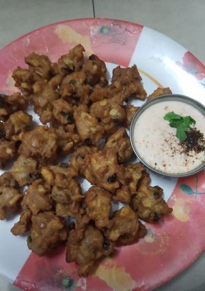 ફરાળી પકોડા (Farali Pakoda Recipe In Gujarati) રેસીપી મુખ્ય ફોટો