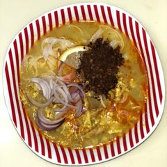 A picture of Ohn No Khauk Swe / Burmese Laksa.