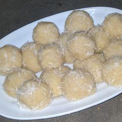 A picture of Coconut laddo.