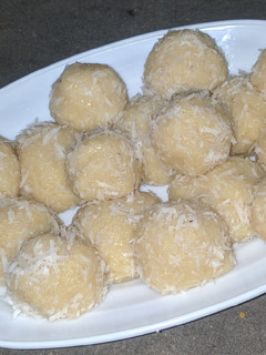 A picture of Coconut laddo.