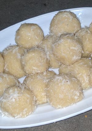 A picture of Coconut laddo.