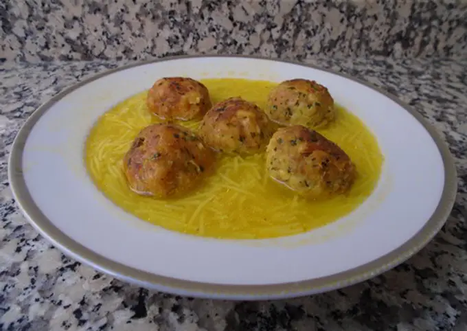 Cómo Hacer  Sopa de pollo con albóndigas de pan