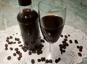 Kávélikőr egyszerűen 🍸 recept fotója
