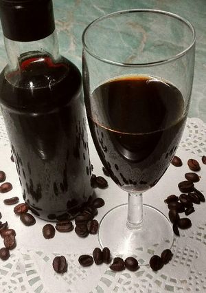Kávélikőr egyszerűen 🍸 recept fotója