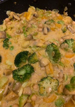 A picture of Creamy leftover veggie curry.