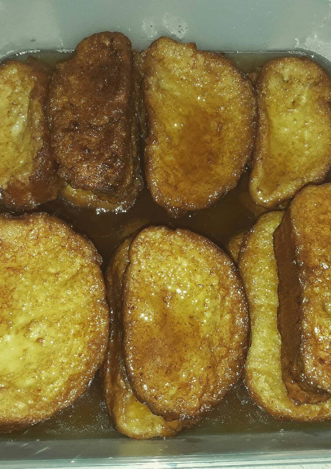 Una foto de Torrijas con almíbar