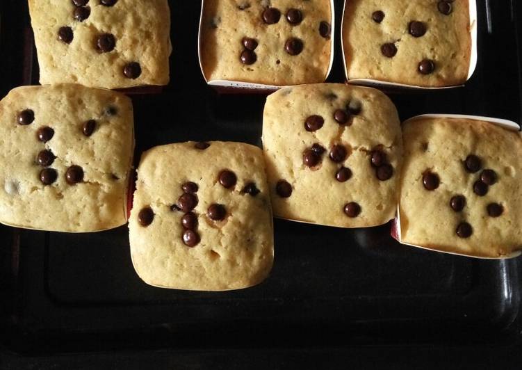 Cara Gampang Menyiapkan Muffin vanilla chocochips, Enak