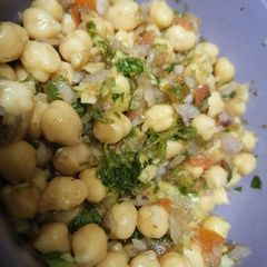 A picture of Imli chana Chaat.