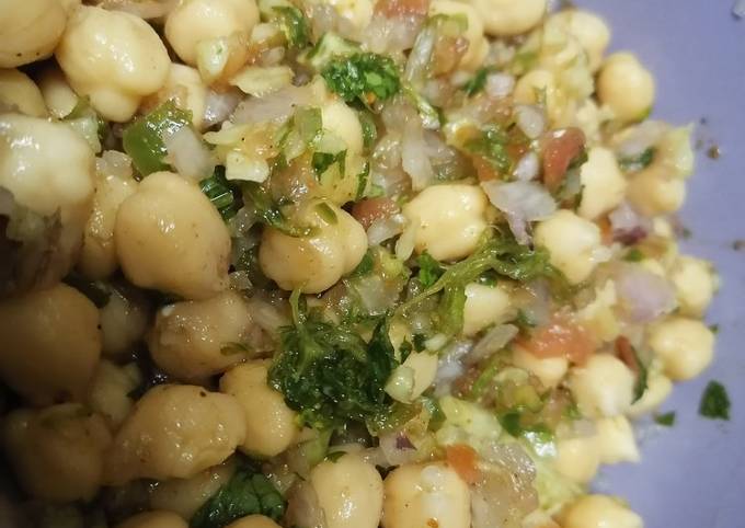 Imli chana Chaat Recipe by Mk Mahwish - Cookpad