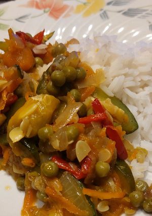 Una foto de Salteado de Vegetales con 🫛 Arvejas en lata 🫛
