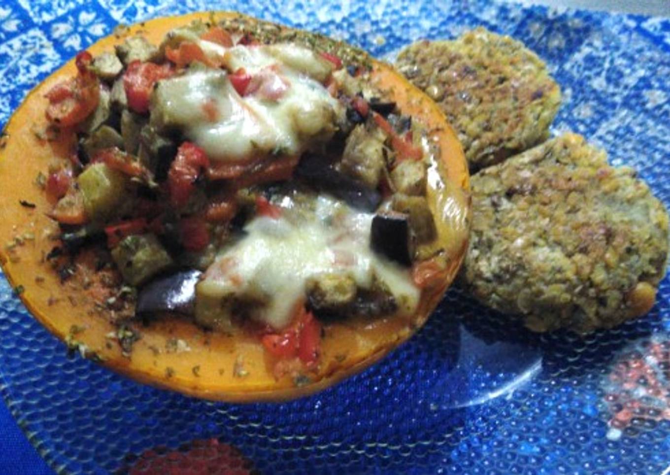 Calabaza rellena y hamburguesas de garbanzos