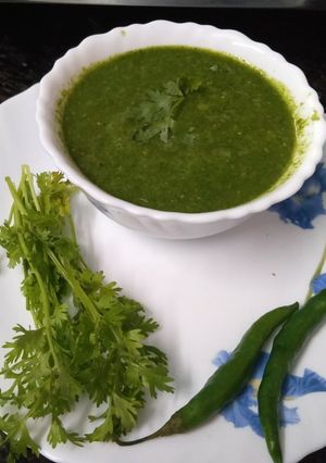 हरी धनिया की चटनी (hari dhaniya ki chutney recipe in Hindi) रेसिपी मुख्य फोटो