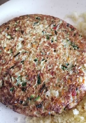 Una foto de Tortilla de Coliflor y vegetales
