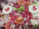 Ensalada de tomates, atún y Granada de temporada