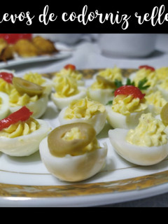 Una foto de Huevos de codorniz rellenos