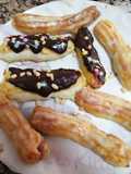 Eclair rellenos de crema pastelera y crema chocolate