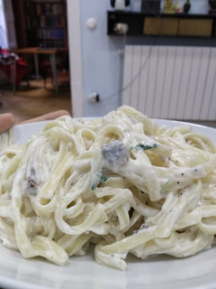 Una foto de Tallarines en salsa mascarpone y champiñones