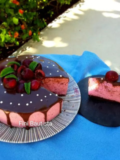 Una foto de Tarta mousse de cerezas y chocolate