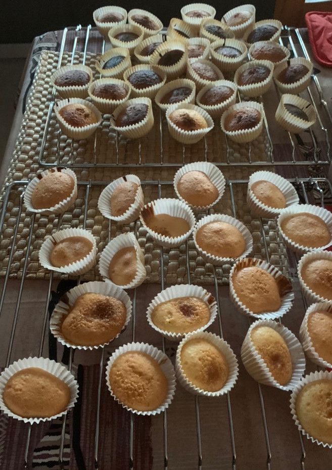 Una foto de Magdalenas caseras de canela y azúcar moreno