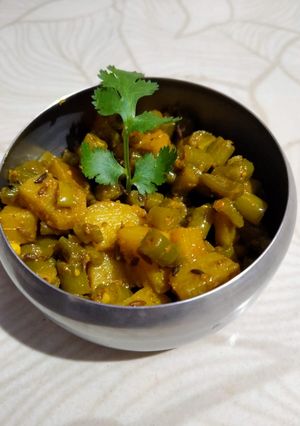 फ्रेंच-बीन्स आलू की सब्ज़ी(Franch beans aloo ki sabzi recipe in Hindi) रेसिपी मुख्य फोटो