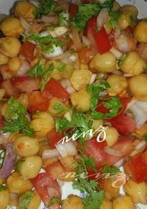 A picture of Kabuli Chana Chaat.