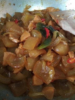 Foto resep Oseng kikil dan sosis