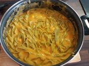 Una foto de nidos de espinacas en tagliatelle
