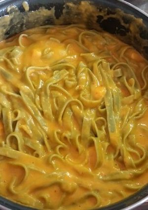 Foto principal de Tallarines de espinacas con salsa de calabaza naranja 😋