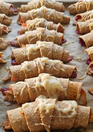 Teljeskiörlésű sonkás kifli recept fotója