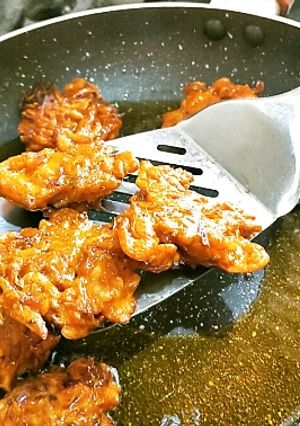 চিংড়ি পেঁয়াজি (prawn onion pakora recipe in Bengali) রেসিপির প্রধান ছবি