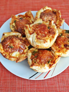 Foto de Mini quiches de bacon e chouriço