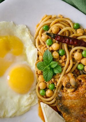 صورة لوصفة معكرونة (سباغيتي) بالدجاج والبازلاء مع الحمص 🐼🤎👍