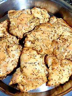 A picture of Pepper chicken thighs.