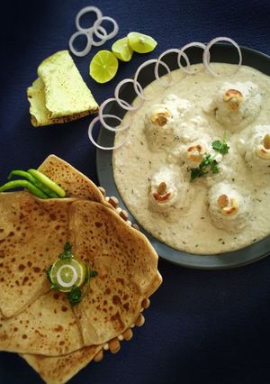 પનીર કોફતા ઇન વ્હાઈટ ગ્રેવી (Paneer Kofta In White Gravy Recipe In Gujarati) રેસીપી મુખ્ય ફોટો
