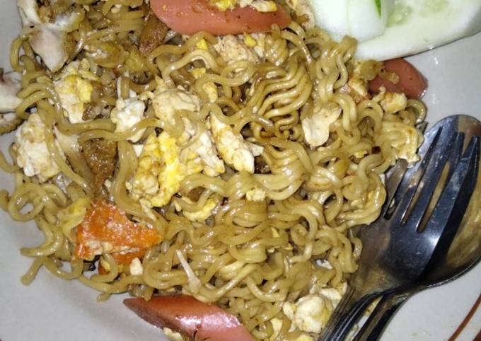 Mi instan goreng spesial