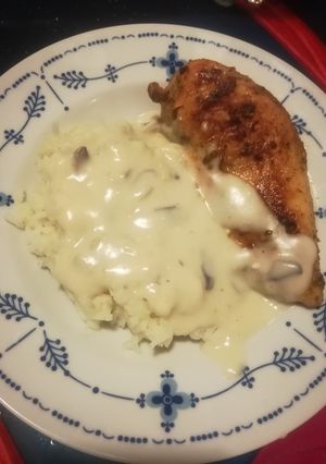 Grillezett csirkemell gombamártással recept fotója