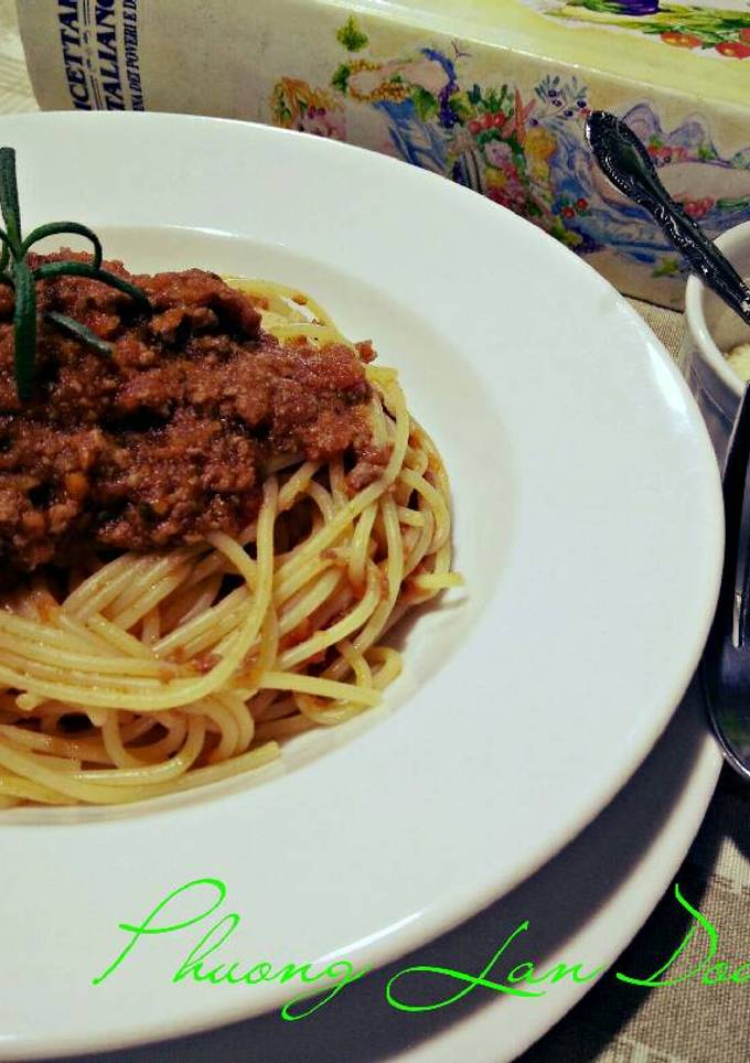 Hình của món Spaghetti Bolognese (Mỳ Ý Sốt Thịt Bò Băm).