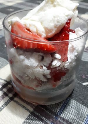 Una foto de Frutillas con crema
