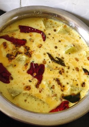 A picture of White pumpkin curry(mor kozambhu).