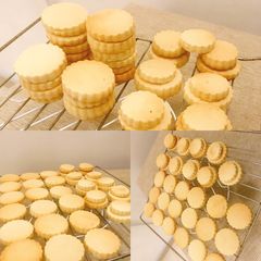 A picture of Scottish shortbread cookies.