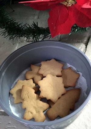 A picture of Christmas Molasses Cookies.