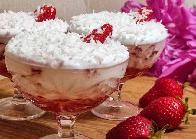 Что приготовить из свежей клубники на десерт: 5 рецептов от «Едим Дома»