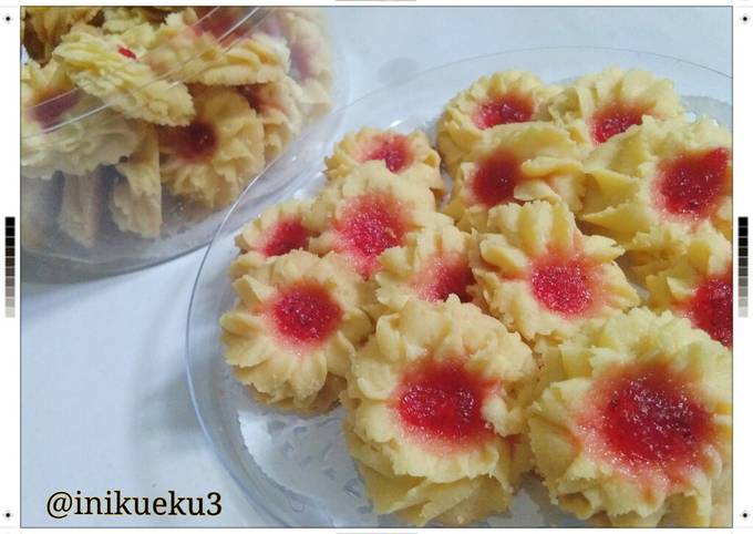 Kue Semprit Strawberry