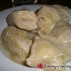 A picture of Lahanodolmades.