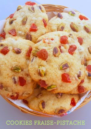 Une photo de COOKIES FRAISE - PISTACHE