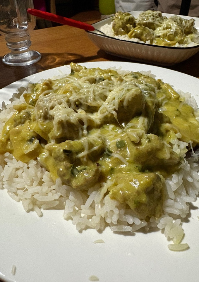 Una foto de Cerdo a la crema ~ En base de arroz 🍛 🍚