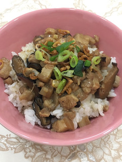 家傳手切香菇滷肉飯 的食譜成品照片