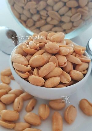 A picture of Salted Garlic Peanuts.