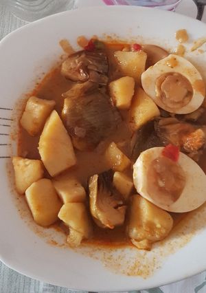 Foto principal de Patatas y Alcachofas con sepia y huevo duro
