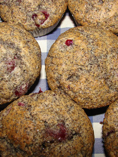Meggyes-mákos muffin recept fotója